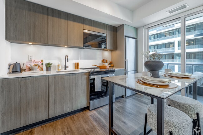 2BR, 2BA - 718SF - Kitchen