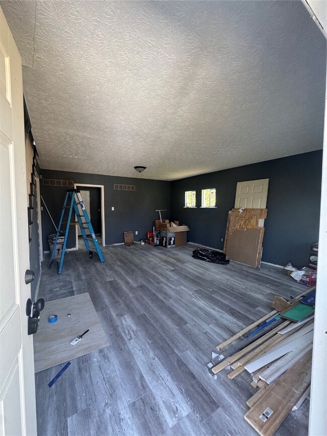 Photo - 5434 Maple Ave