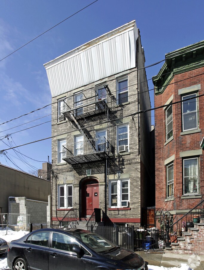 Photo - 161 Cambridge Ave Apartments