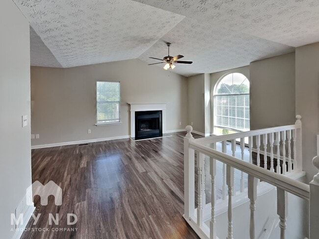 Photo - 3370 Saddleton Way