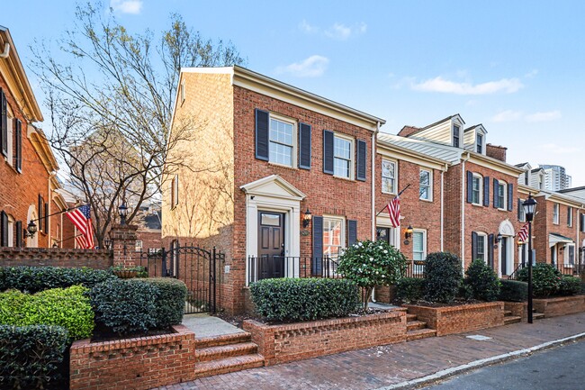 Photo - 520 N Poplar St