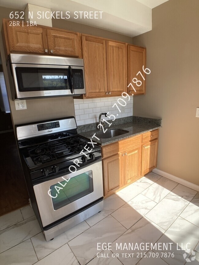 Building Photo - Cozy 2 bed 1 bath with backyard. Renovated!! Rental