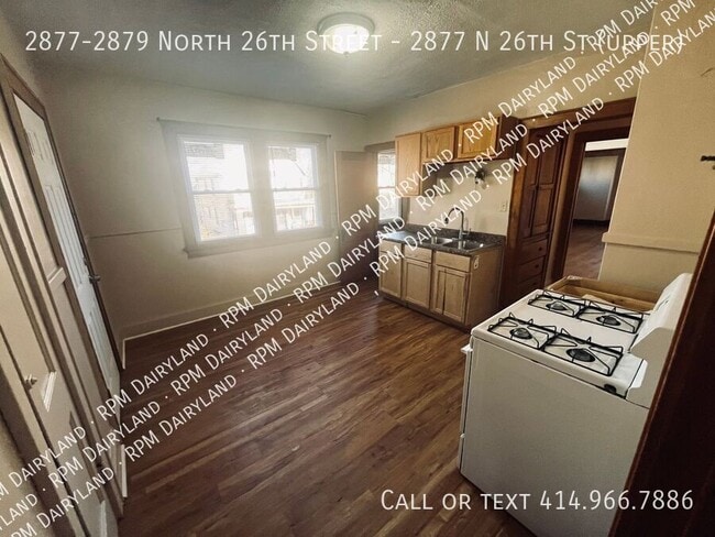 Huge 2BR + den upper unit in Park West nei... - Huge 2BR + den upper unit in Park West nei... Apartment Unit 2877 N 26th St (upper)