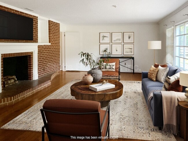 Photo - 1924 Chisholm Rd