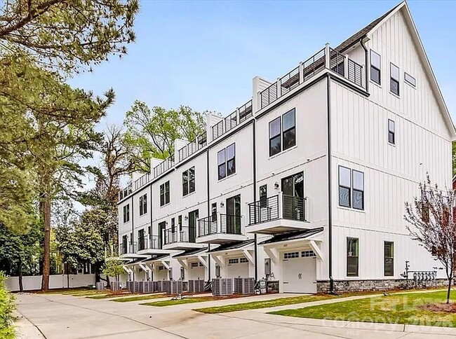 Building Photo - 1405 Kenilworth Ave