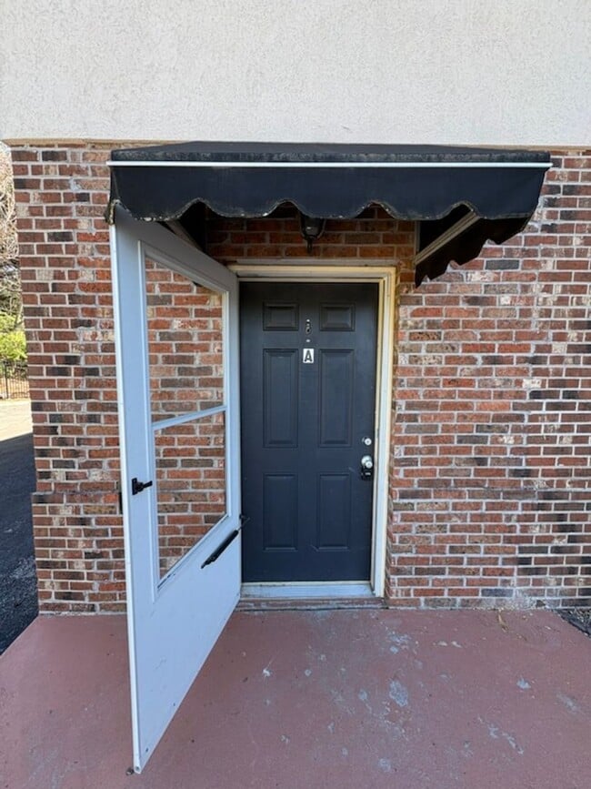 Building Photo - Jefferson Commons Apartments Unit Apt A