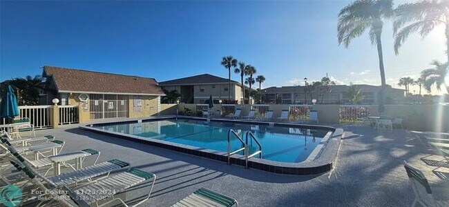 Photo - 1540 SE Royal Green Cir Unidad 206