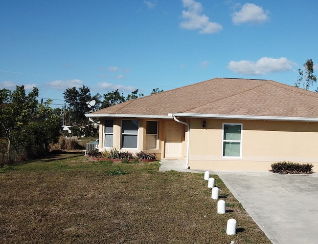Building Photo - 7571 Carrier Rd Unit 1