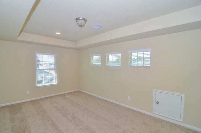 Building Photo - 15706 Whispering Green Dr