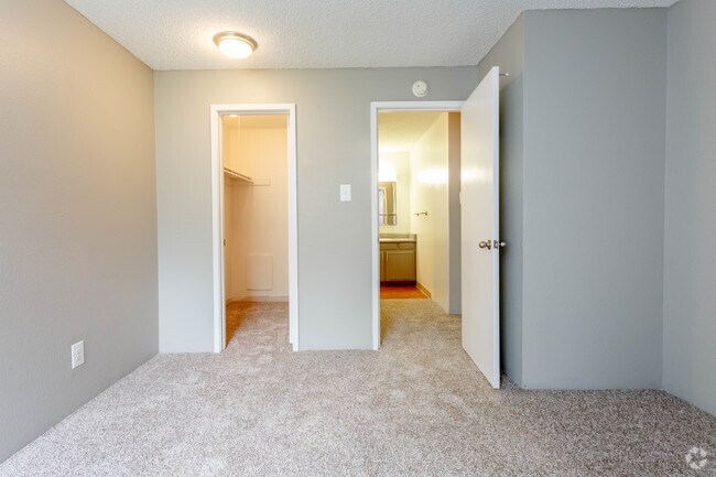 1BD, 1BA - 680 SF