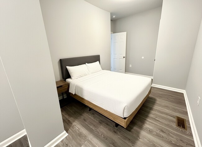 Photo - 2210 E Sergeant St