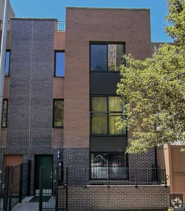 Building Photo - Luxury & Newly Renovated Studio in Bronx f... Unit 2 Rental