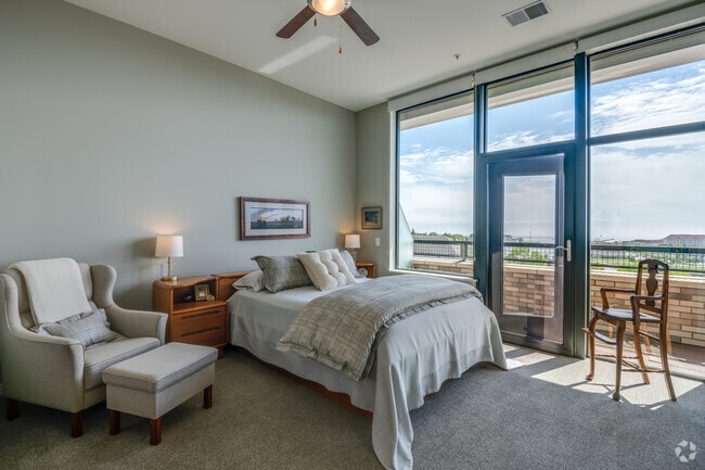 2 BR, 2 BA - 1,506SF