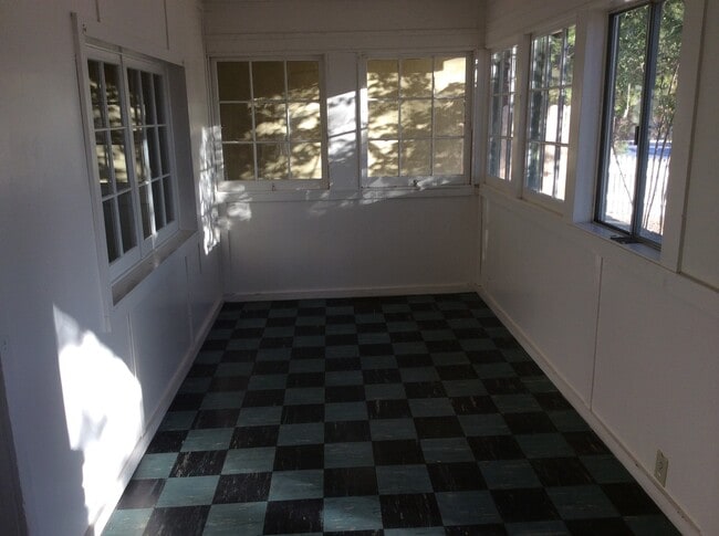 Photo - Cute Downtown House!