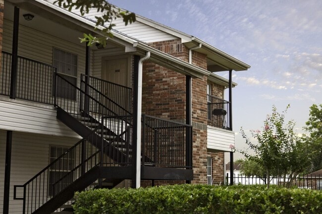Photo - Meadowbrook Plaza Apartments