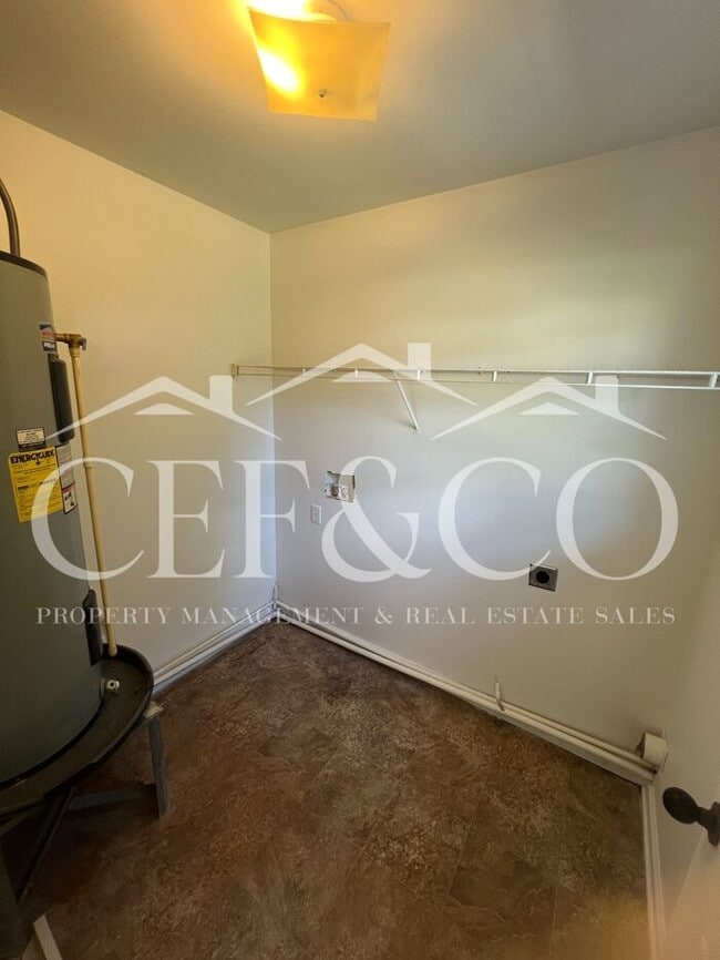 Photo - 415 Mt Hood Dr