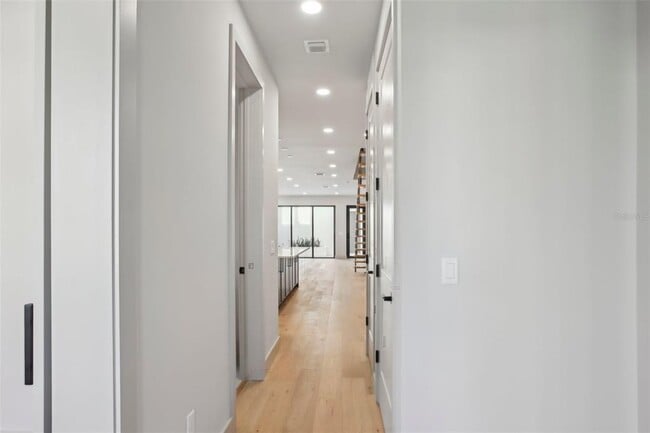 Photo - 1412 S Moody Ave