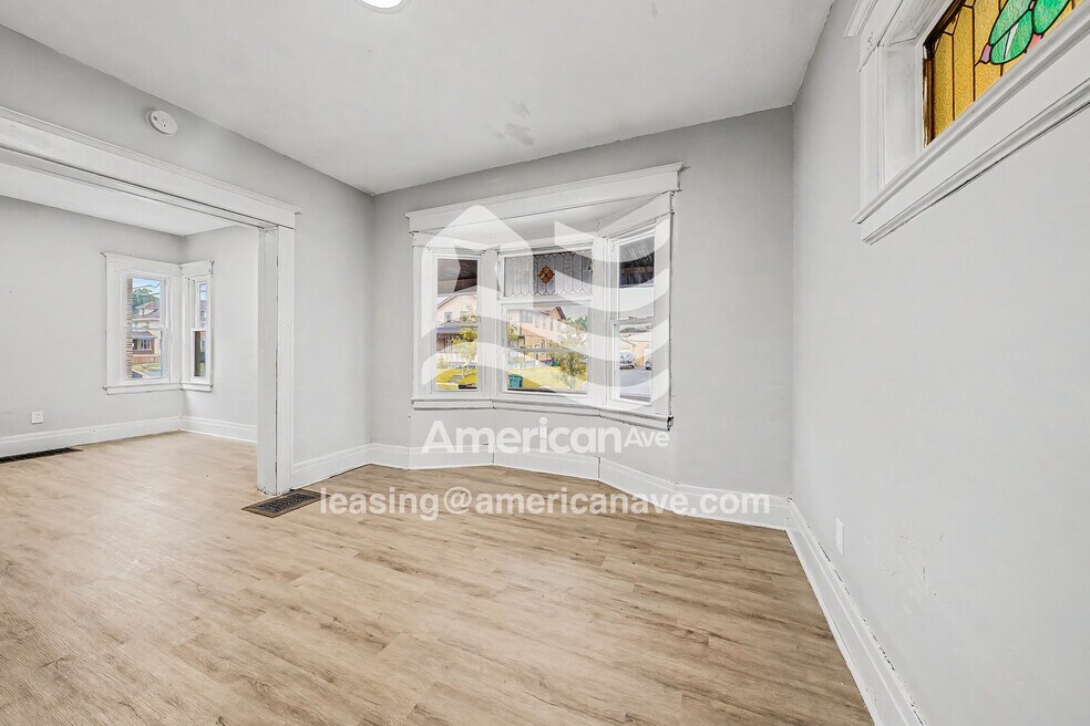 800 Ave D
