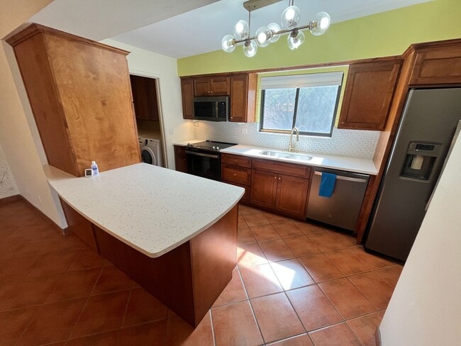 Photo - East- 3 bedroom/ 2 bathroom home with sparkling pool!