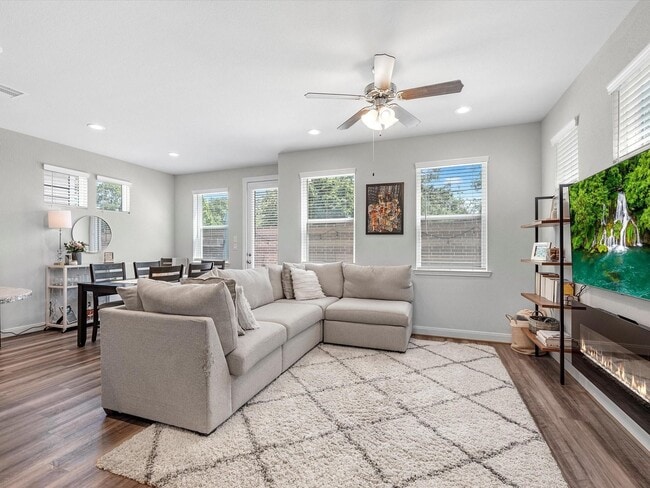 Photo - 3112 Flower Market Ln