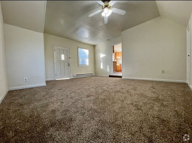 Building Photo - 0102-01 SE Stark 5-Plex Unit 8840 Rental