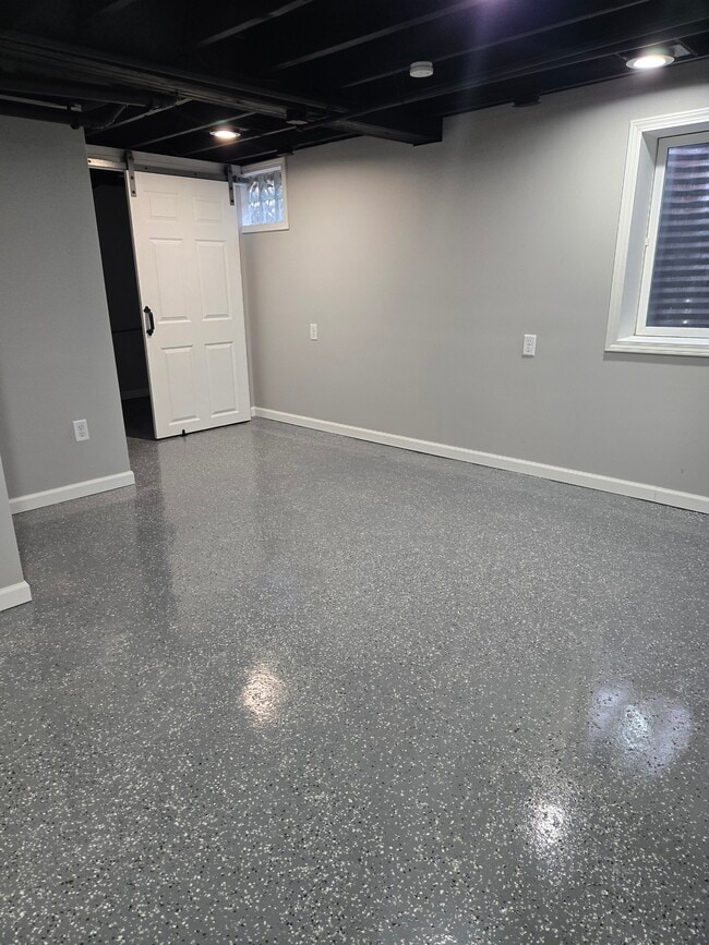 Photo - 1016 W 5th St S