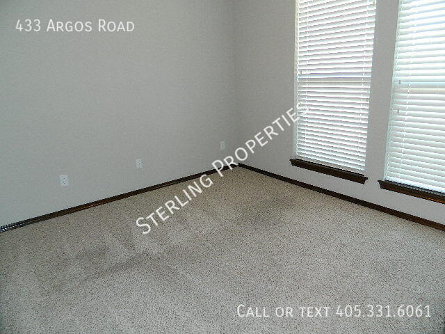 Photo - 433 Argos Rd