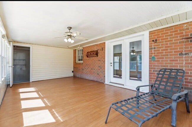 4149 Woodcrest Rd