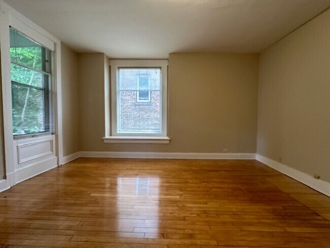 2943 - 2945 N Bartlett Ave