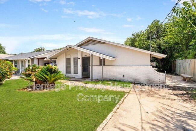 4942 Driskill St