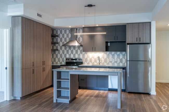 2BR, 2BA - 921SF - Kitchen