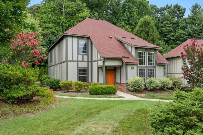 Spacious, Beautiful East Asheville Home - Spacious, Beautiful East Asheville Home