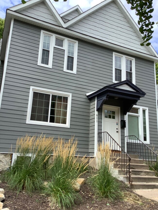 Updated 8 Bedroom house in Dinkytown! - Updated 8 Bedroom house in Dinkytown!