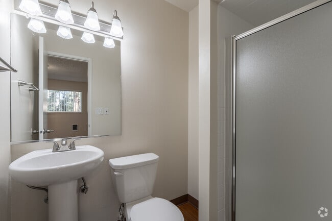 2BR, 2BA - 983SF - Primary Bedroom