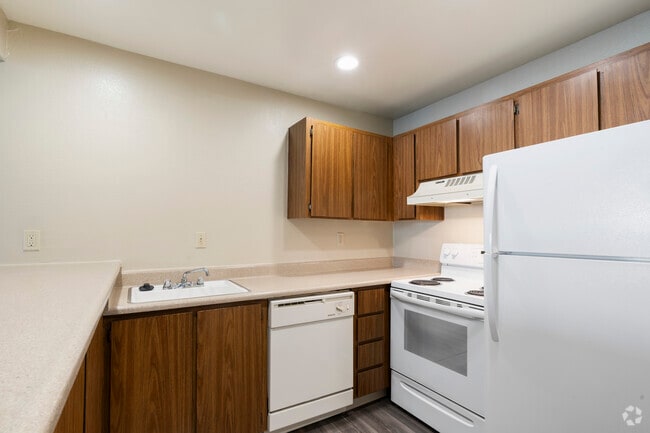 1BR, 1BA - 640 SF