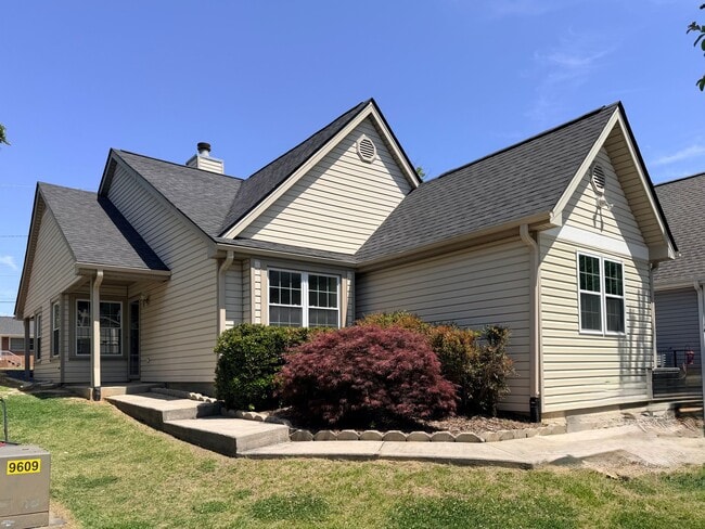 Photo - 405 Amberly Dr