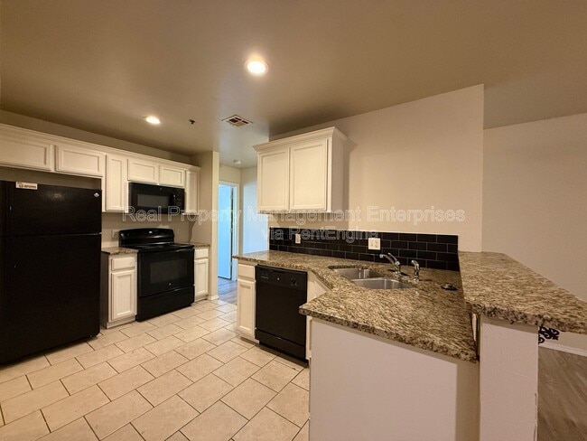 Photo - 2442 NW 39th St Unit 109