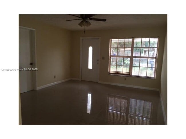 Photo - 5737 Simms St