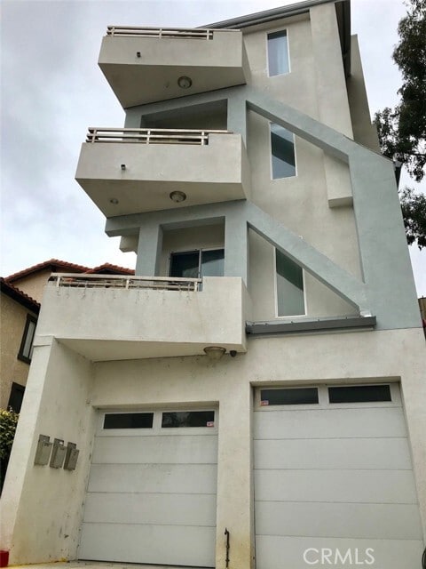 Building Photo - 408 Avenida Santa Barbara Unit C