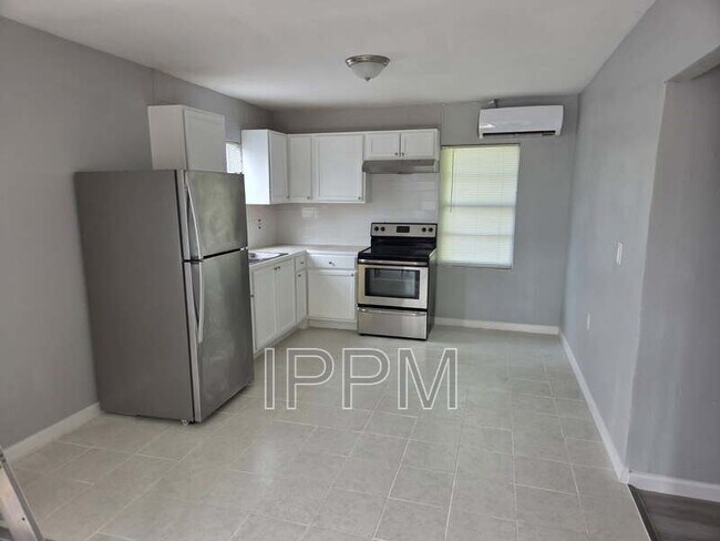 1141 W Acacia Ave Unit 8