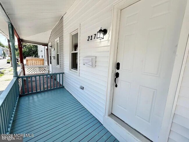 Photo - 217 Wesley St