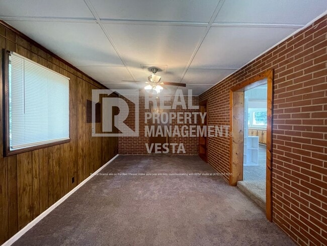 Photo - 3356 Tamplin Terrace