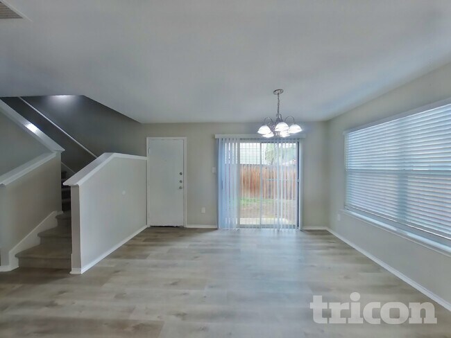 Photo - 6546 Benwood Crest