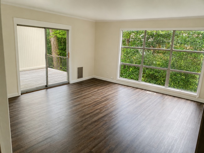 Photo - 2141 Ingleside Ave
