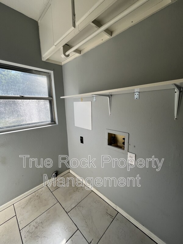 Photo - 808 N Wolfe Ln