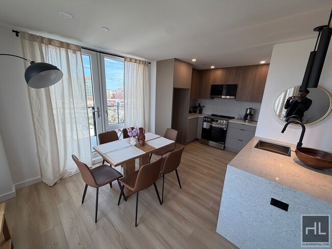 4 AVENUE