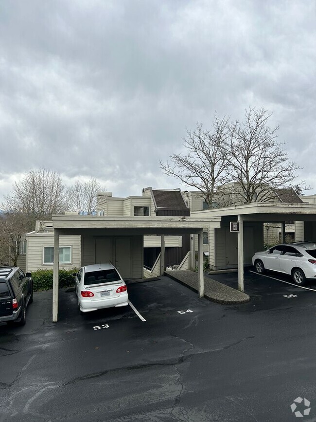 Building Photo - Redmond Condo 2 Bedroom 1.5 Bath NO CARPET...