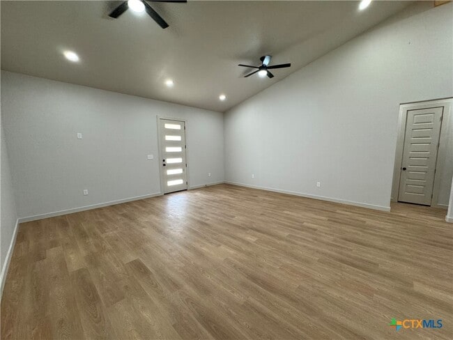 Photo - 318 Warehouse Rd