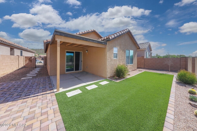 2943 W Dakota Vista Way