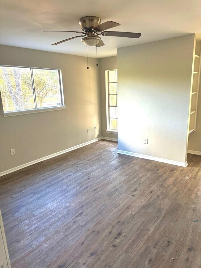 Photo - 10502 Greencreek Dr